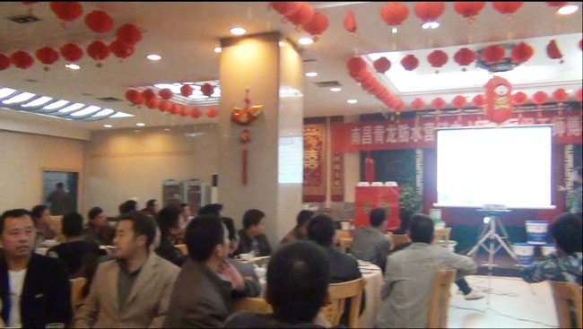 南昌新建县多多28防水涂料推介会现场